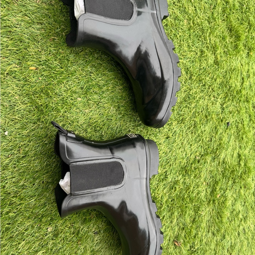 Clark’s Black Ankle Rain Boots - Picture 4 of 15